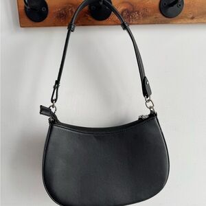 Classic Black Shoulder Bag - Sleek Everyday Purse